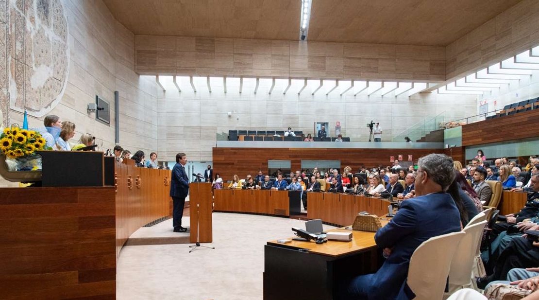 Vara enumera lo conseguido por Extremadura en cuatro décadas