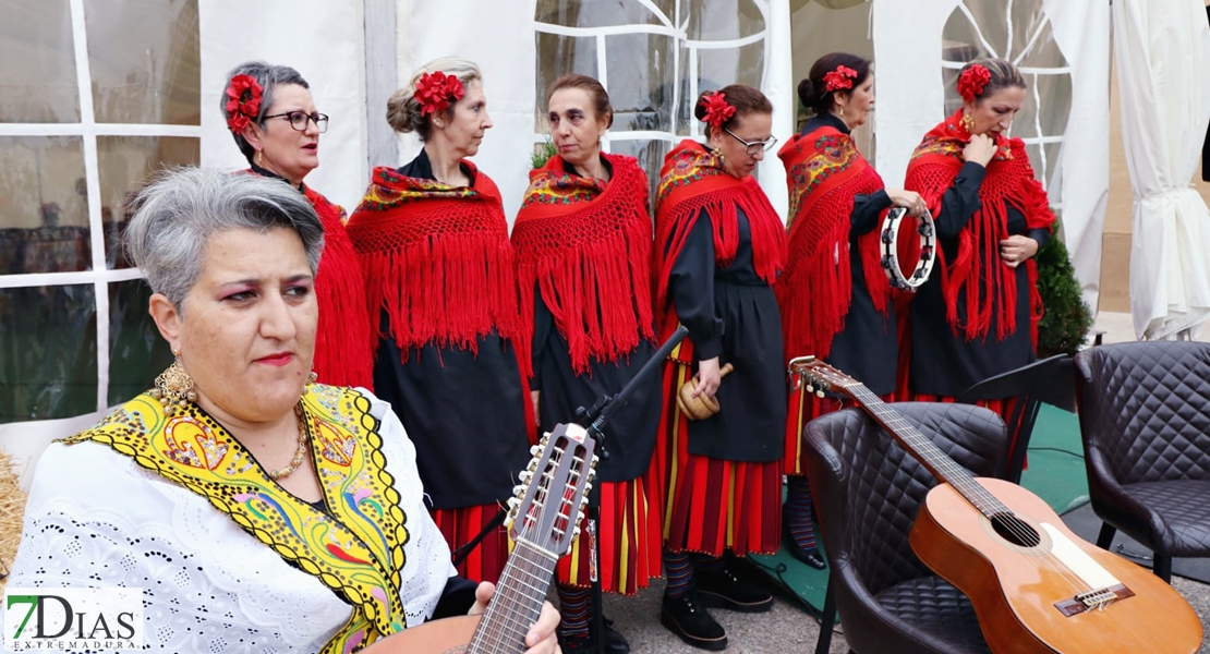 Valverde de Leganés disfruta una jornada de trashumancia por las calles del pueblo