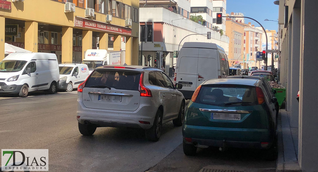 La pregunta del millón: ¿Es legal dejar el coche en doble fila?