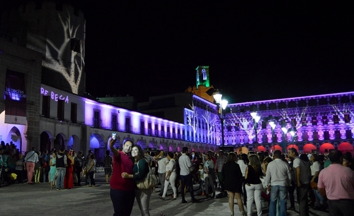 La Plaza Alta se llena de luz y sonido en favor de la discapacidad visual