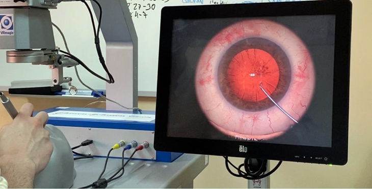 El Hospital de Mérida perfecciona habilidades quirúrgicas de oftalmología