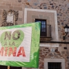 300 personas expresan su “No a la Mina” en las calles de Cáceres