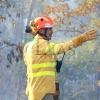 Bomberos forestales evitan el descontrol de un incendio entre Mérida y Don Álvaro