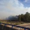 Desde las 15h se lucha para controlar un incendio al oeste de Badajoz capital