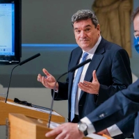 Escrivá quiere alargar los años de trabajo para garantizar el sistema de pensiones