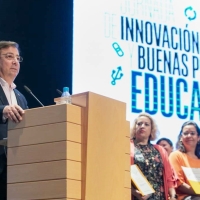 Vara destaca el trabajo que realizan en innovación educativa los docentes de la región