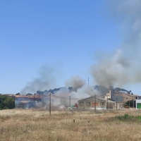 Dos heridos en la extinción de un incendio en Cáceres