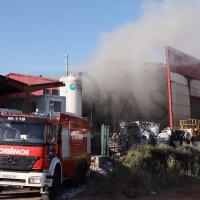 Gran incendio en una planta de residuos de Lobón (BA)