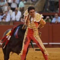 El extremeño Perera sufre una cogida en la Maestranza de Sevilla