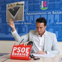 Cabezas vuelve a advertir sobre la situación de los parques infantiles en Badajoz