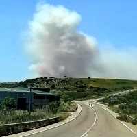 Bomberos Forestales trabajan en un incendio cerca del Batán (CC)