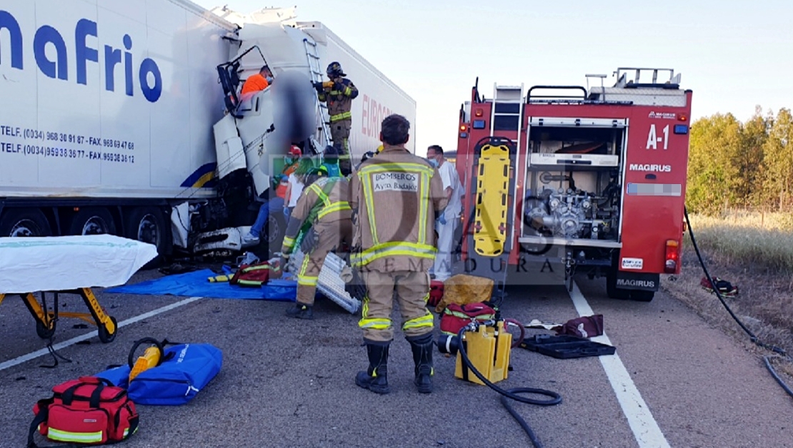 Cortada la carretera Cáceres/Badajoz por un brutal accidente