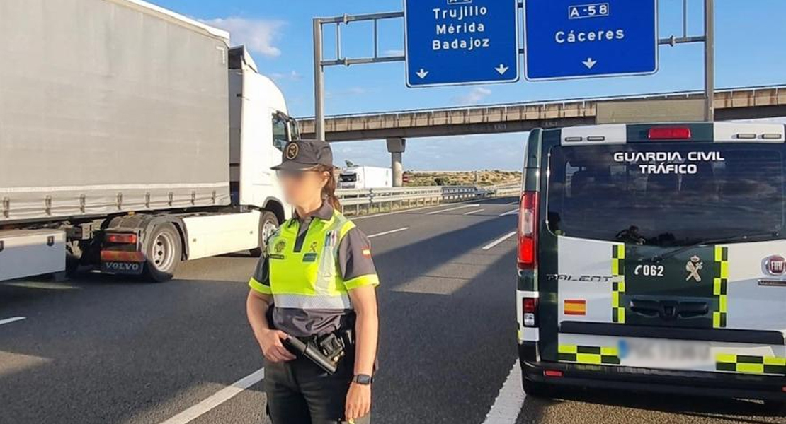 Un kamikaze conduce 30 kilómetros por la A-5 sentido Badajoz y provoca un accidente