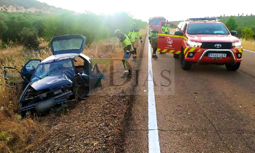 Un hombre y un niño hospitalizados tras un accidente de tráfico cerca de Vva. de la Serena