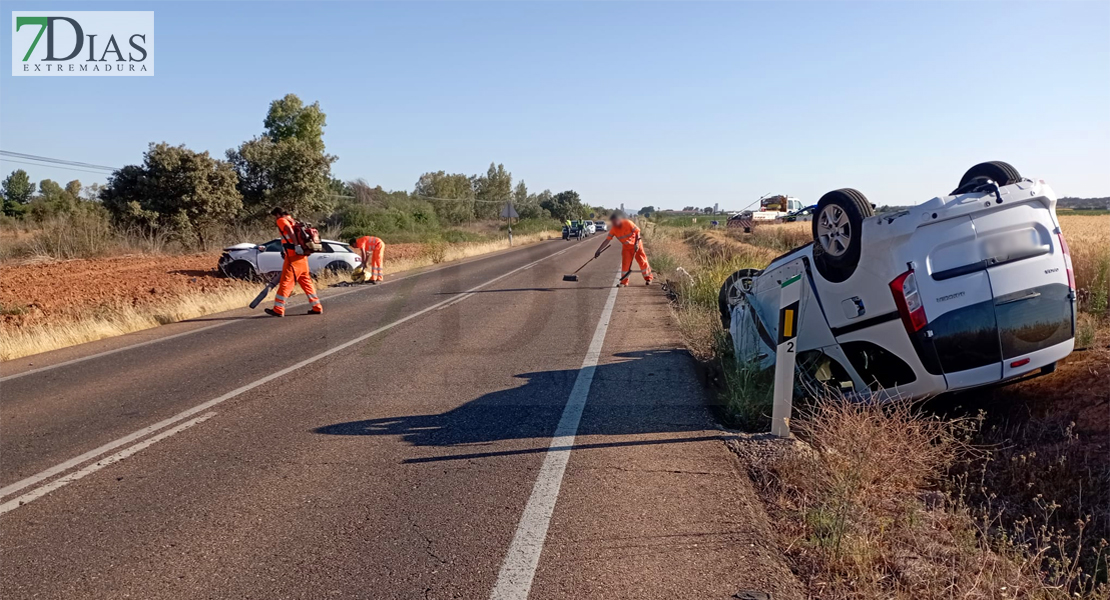 Una colisión deja heridos en la EX-110 cerca de Valdebótoa (BA)