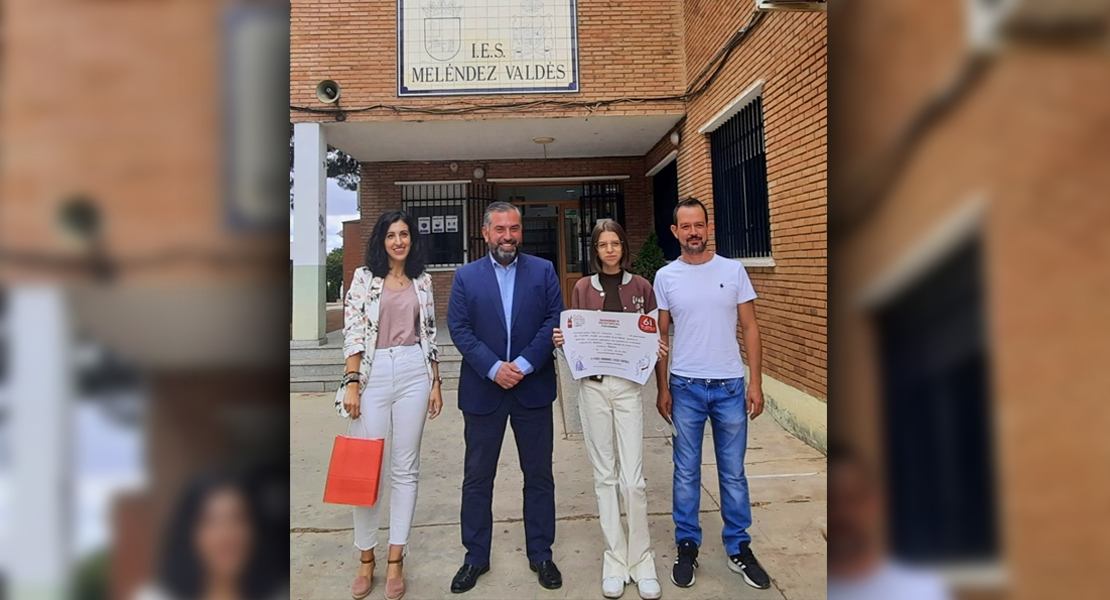 Cristina Cardizalez, del IES Meléndez Valdés, ganadora del Concurso de Relato Corto de Coca-Cola en Badajoz