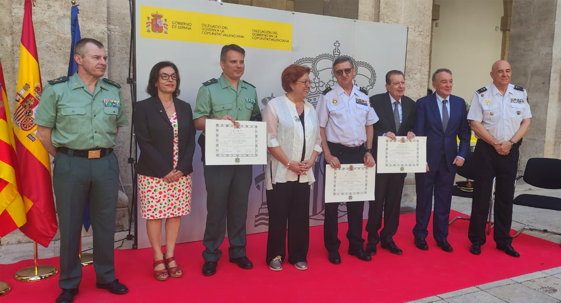 El Jefe Superior de Policía de Extremadura recibe la Encomienda al Mérito Civil en Valencia