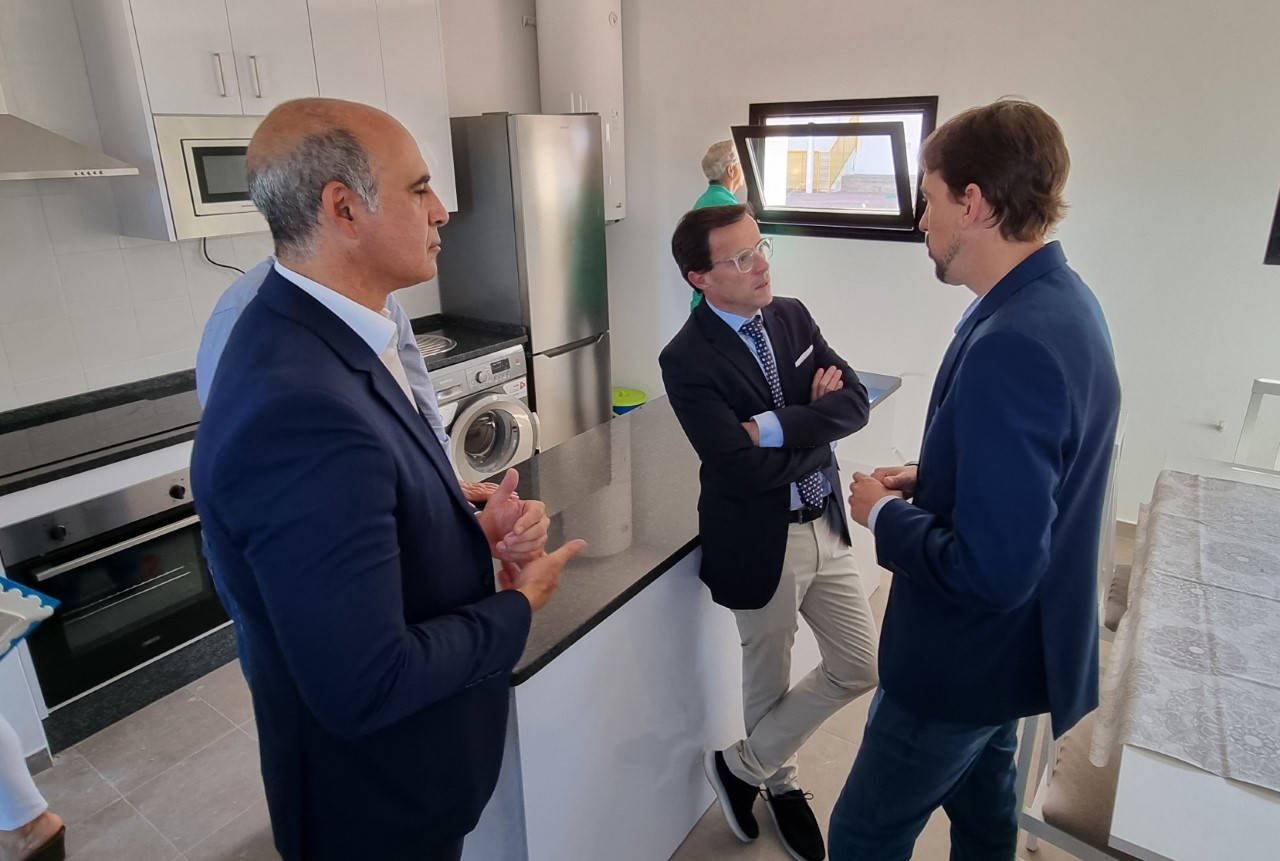 El presidente de la Diputación de Badajoz inaugura la residencia universitaria de Valverde de Burguillos