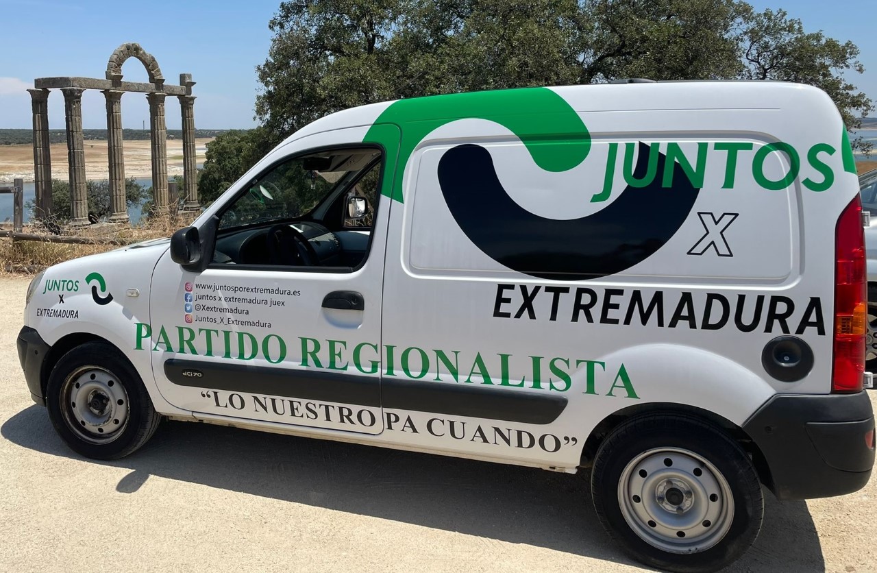 Regalan un coche de forma anónima al partido regionalista Juntos X Extremadura
