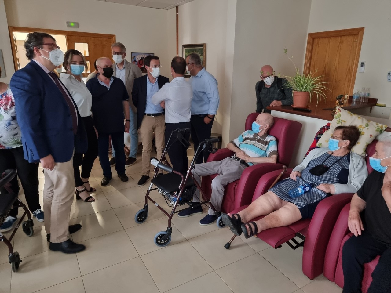 El presidente de la Diputación de Badajoz asiste a la inauguración de la residencia de Garbayuela