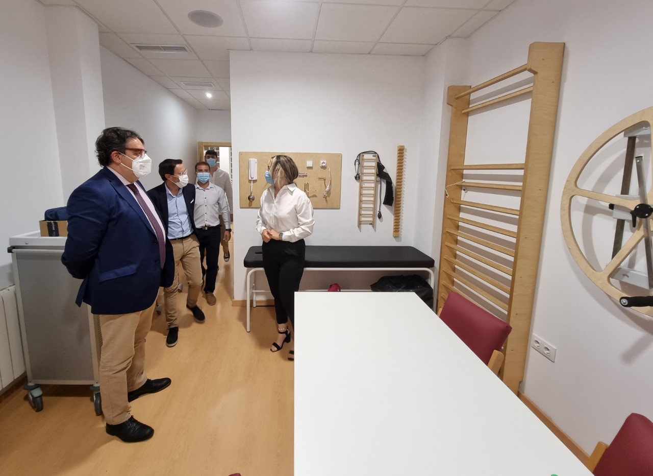 El presidente de la Diputación de Badajoz asiste a la inauguración de la residencia de Garbayuela