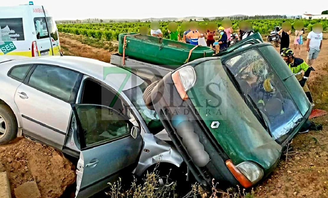 Colisión con atrapados cerca de Guareña (Badajoz)