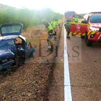 Un hombre y un niño hospitalizados tras un accidente de tráfico cerca de Vva. de la Serena