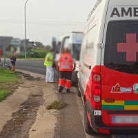 Un coche y dos ciclistas se ven implicados en un accidente a la salida de Talavera la Real