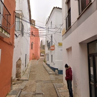 Se cubre la cara para dañar una cámara del Casco Antiguo pero la Policía lo identifica