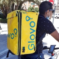 El TSJEx confirma la relación laboral entre Glovo y 25 repartidores en Badajoz