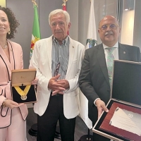 Los médicos de la provincia de Badajoz reciben la Gran Cruz de Oro del Colegio de Enfermeros