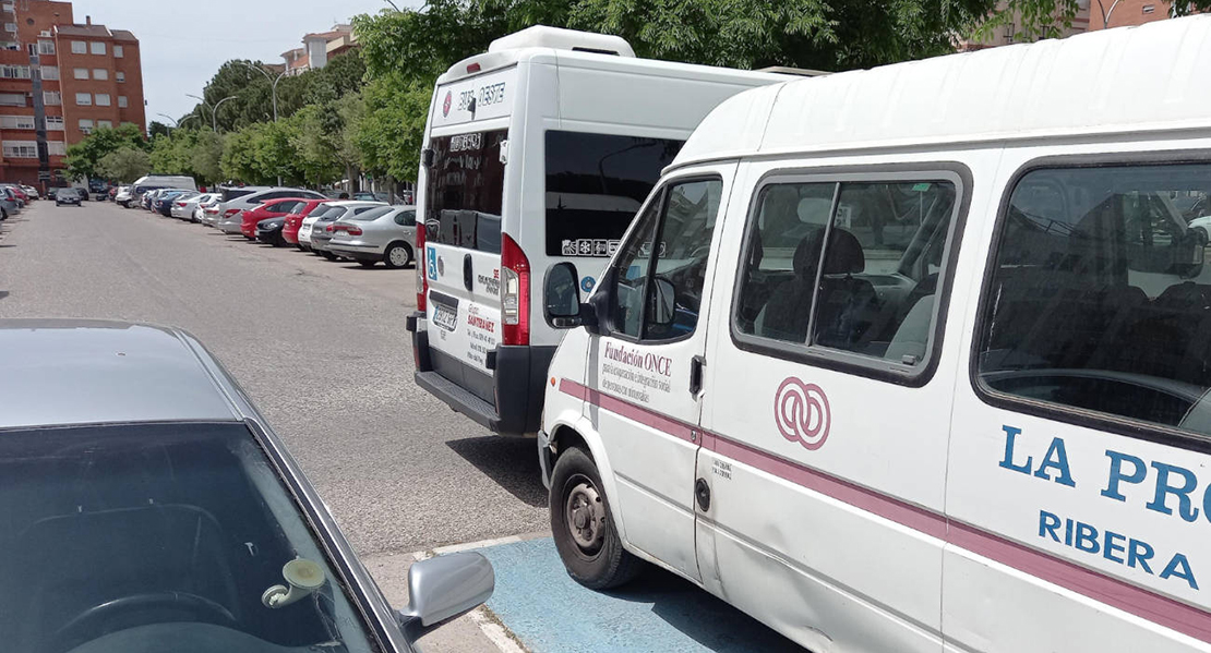 Solicitan aparcamientos para personas con movilidad reducida cerca del CEE Nuestra Señora de la Luz de Badajoz
