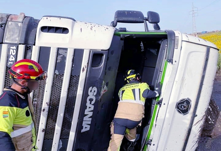 Grave tras quedar atrapado en el interior de un camión en la BA- 012