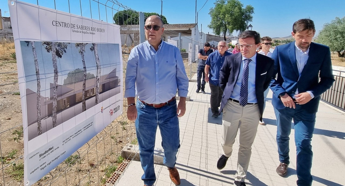 El presidente de la Diputación de Badajoz inaugura la residencia universitaria de Valverde de Burguillos