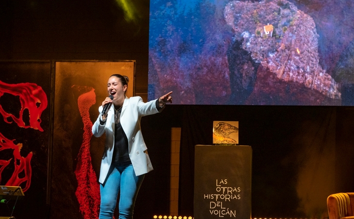 Una extremeña ovacionada tras crear un himno para los afectados por la erupción en La Palma