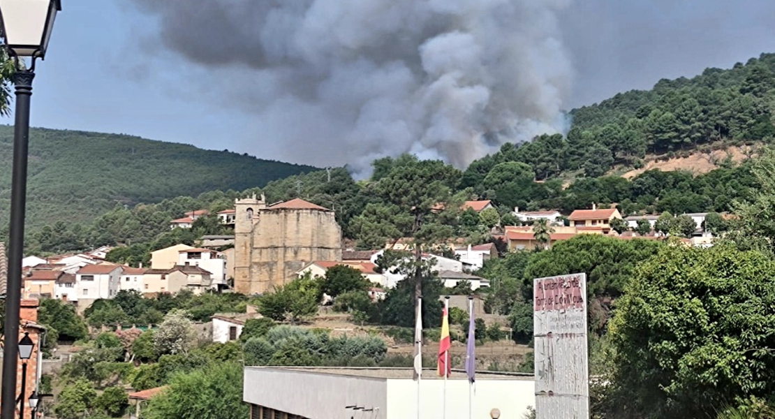 Un nuevo incendio avanza sin control en Sierra de Gata