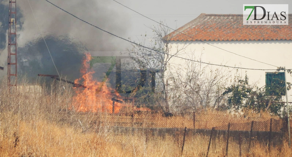 Segundo incendio de la tarde cerca de Badajoz: activan el nivel 1 de peligrosidad