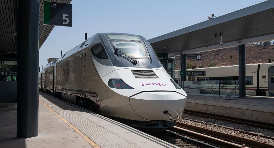 Reunión entre la Junta, Adif y Renfe por la problemática con el nuevo tren extremeño