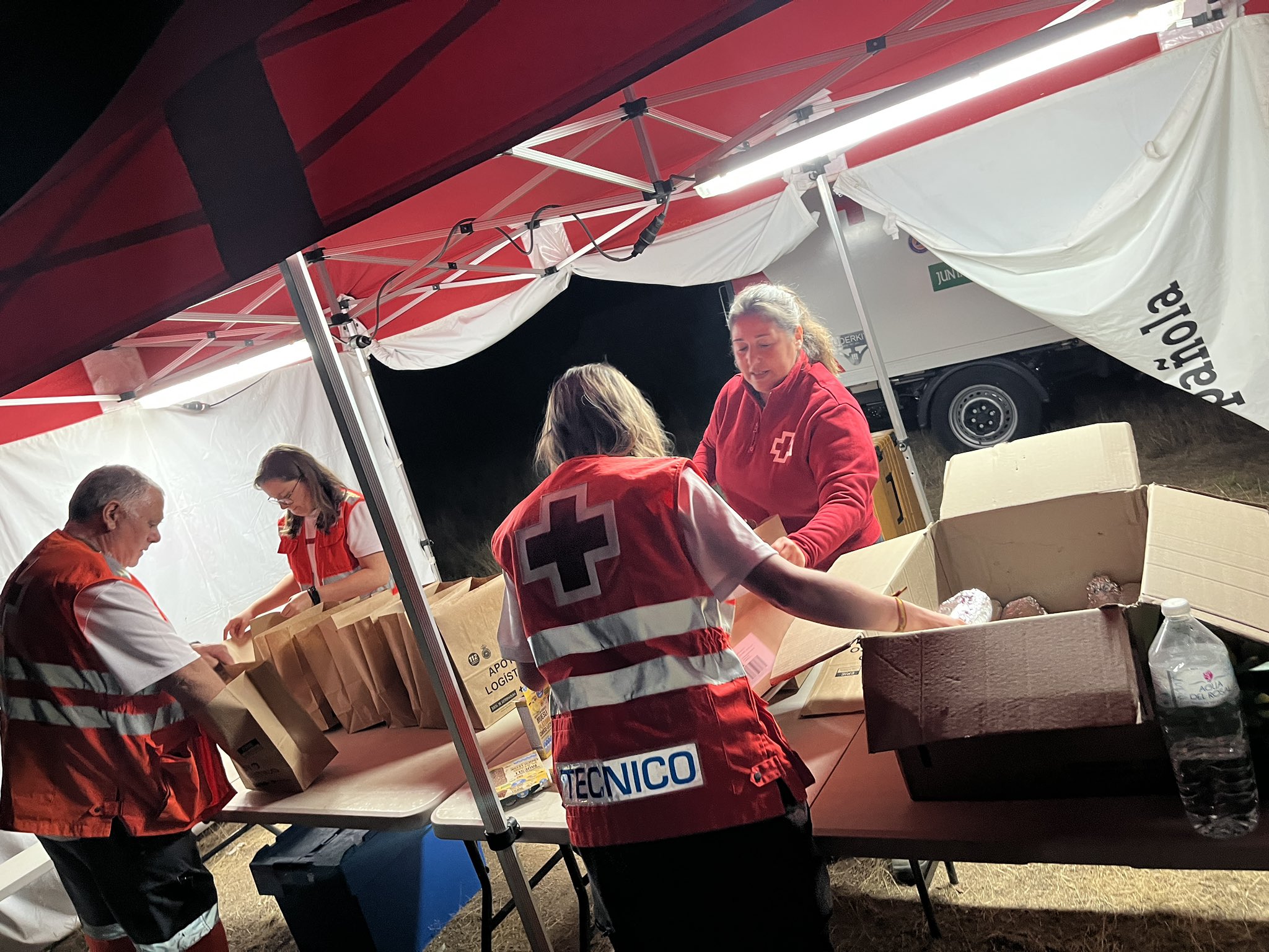 Preparación y distribución de manutención a los servicios de extinción por parte de Cruz Roja Extremadura