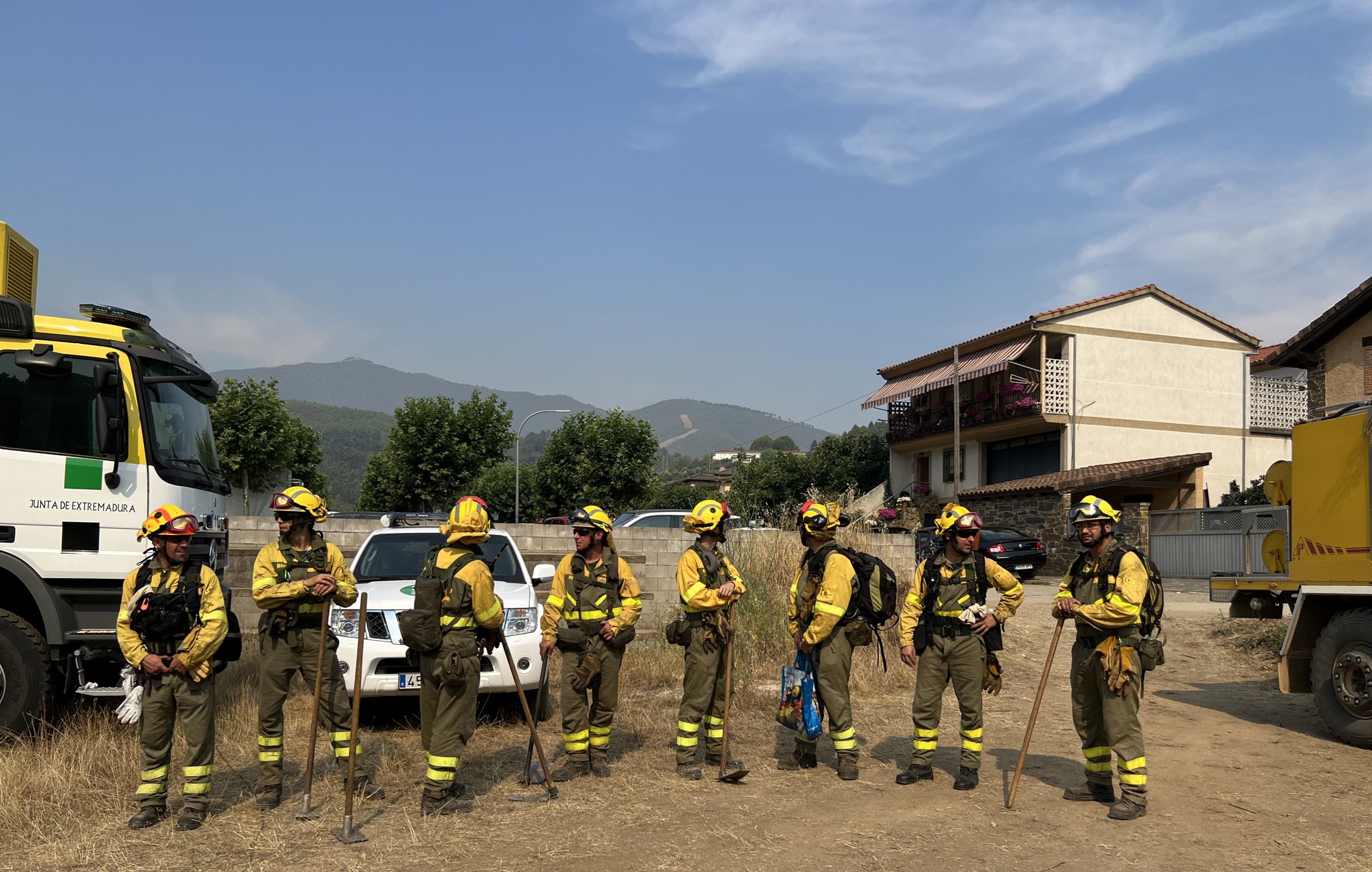 Actualización de efectivos en el incendio forestal de Ladrillar