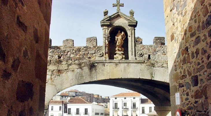 El Arco de la Estrella permanecerá cortado varios días en Cáceres
