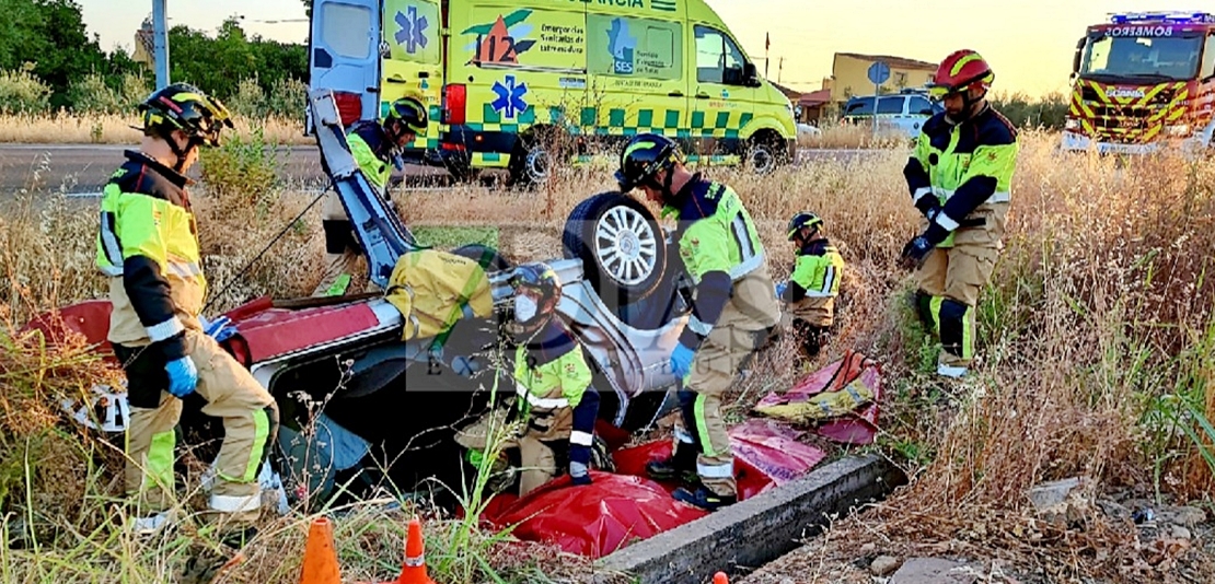 Un joven de 19 años atrapado tras un accidente en la EX - 209