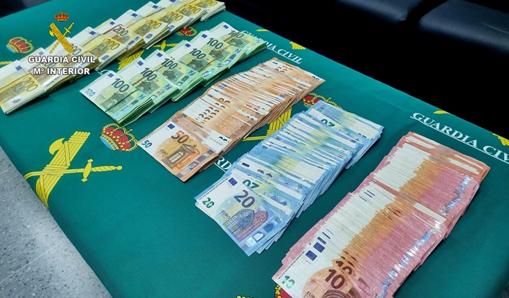 Intervienen 116.060 euros sin declarar en un control en la A-5