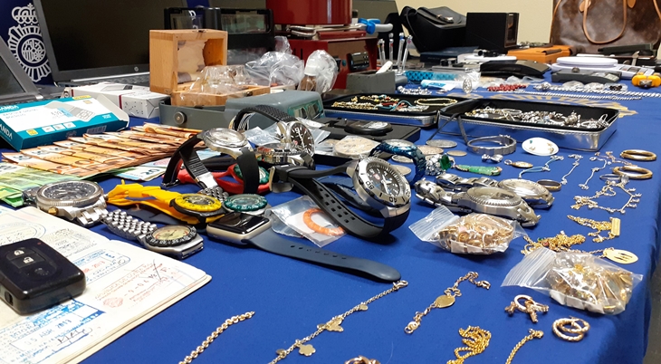 Dos detenidos especializados en asaltar a representantes de joyería