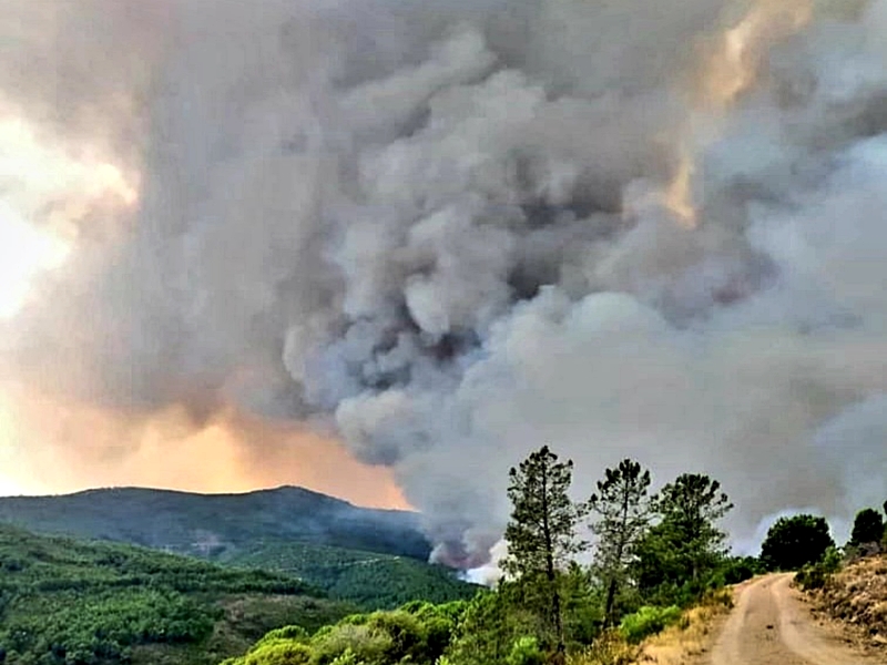 Espeluznantes imágenes del incendio de Las Hurdes