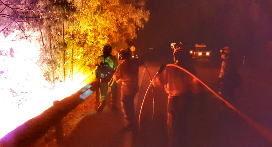 El incendio de Monfragüe duplica la superficie quemada esta noche