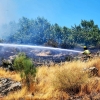 Evitan que el fuego llegue a las casas tras producirse un incendio de pastos en Plasencia