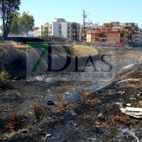 Incendio en la barriada de Las 800 (Badajoz)