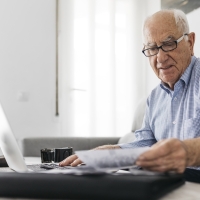 Publican una guía para impulsar las habilidades digitales de los usuarios de más de 60 años