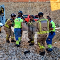 Rescatan a un hombre tras precipitarse de un puente en Badajoz